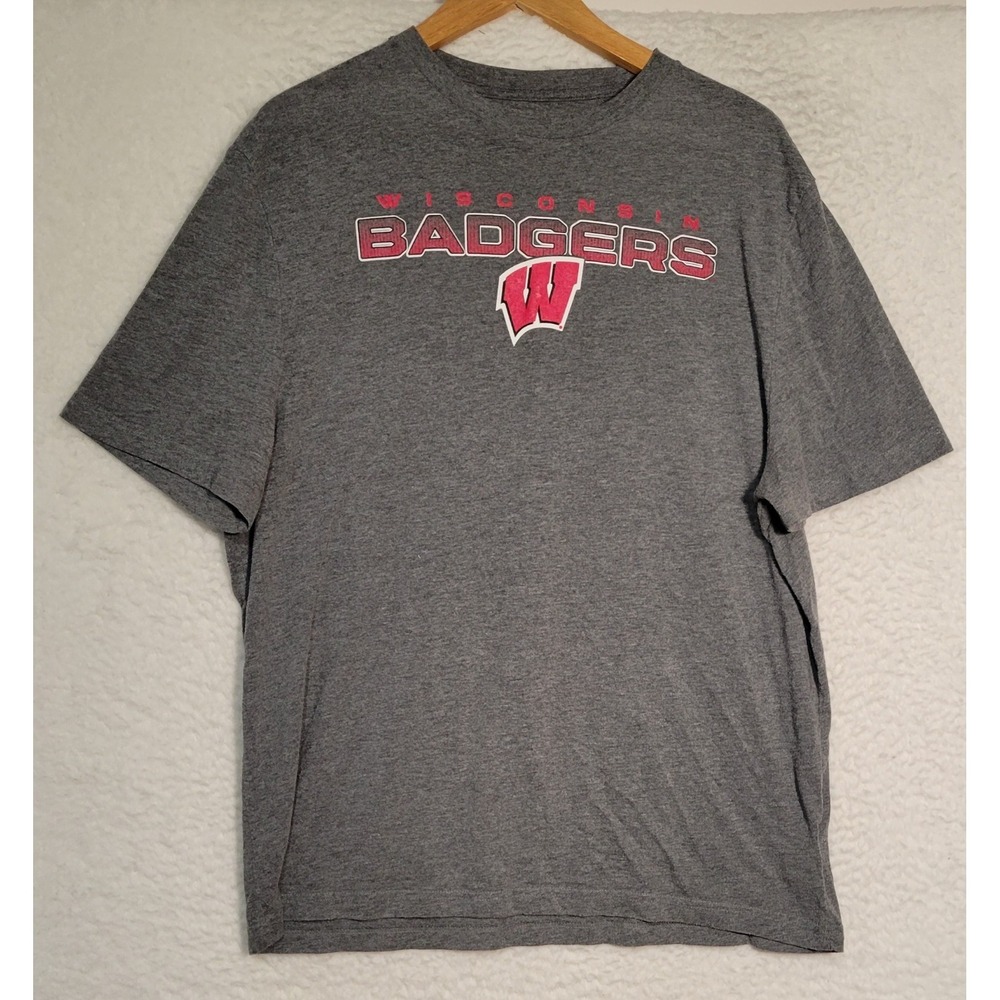 University Of Wisconsin Shirt Badgers Tshirt Size XL Gray Mens Short Sleeve 1452